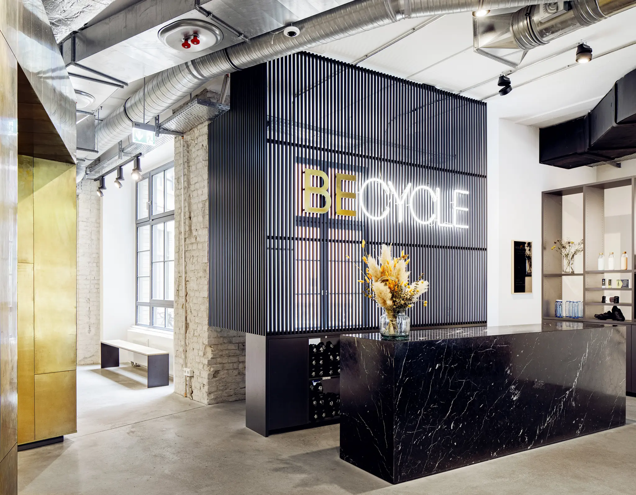 Tresen und Empfangsbreich